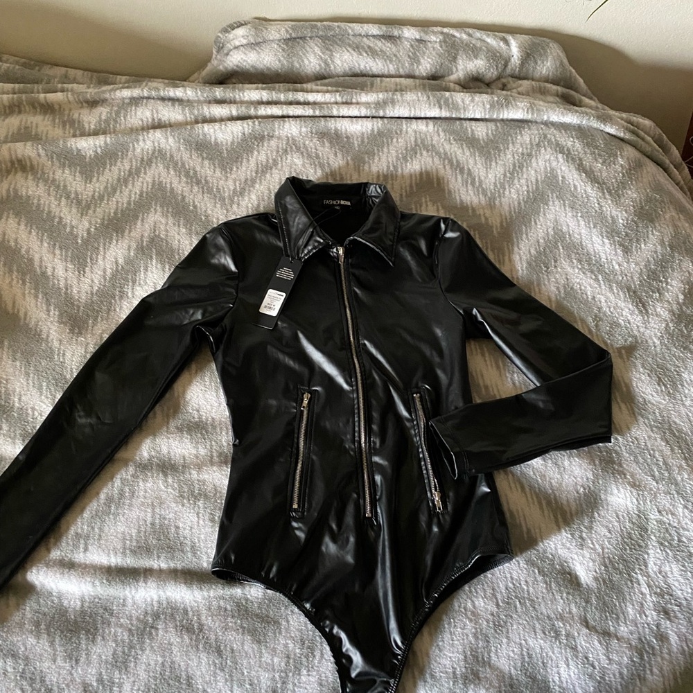 FashionNova Fuax Leather Zip Up Black Bodysuit/Size M